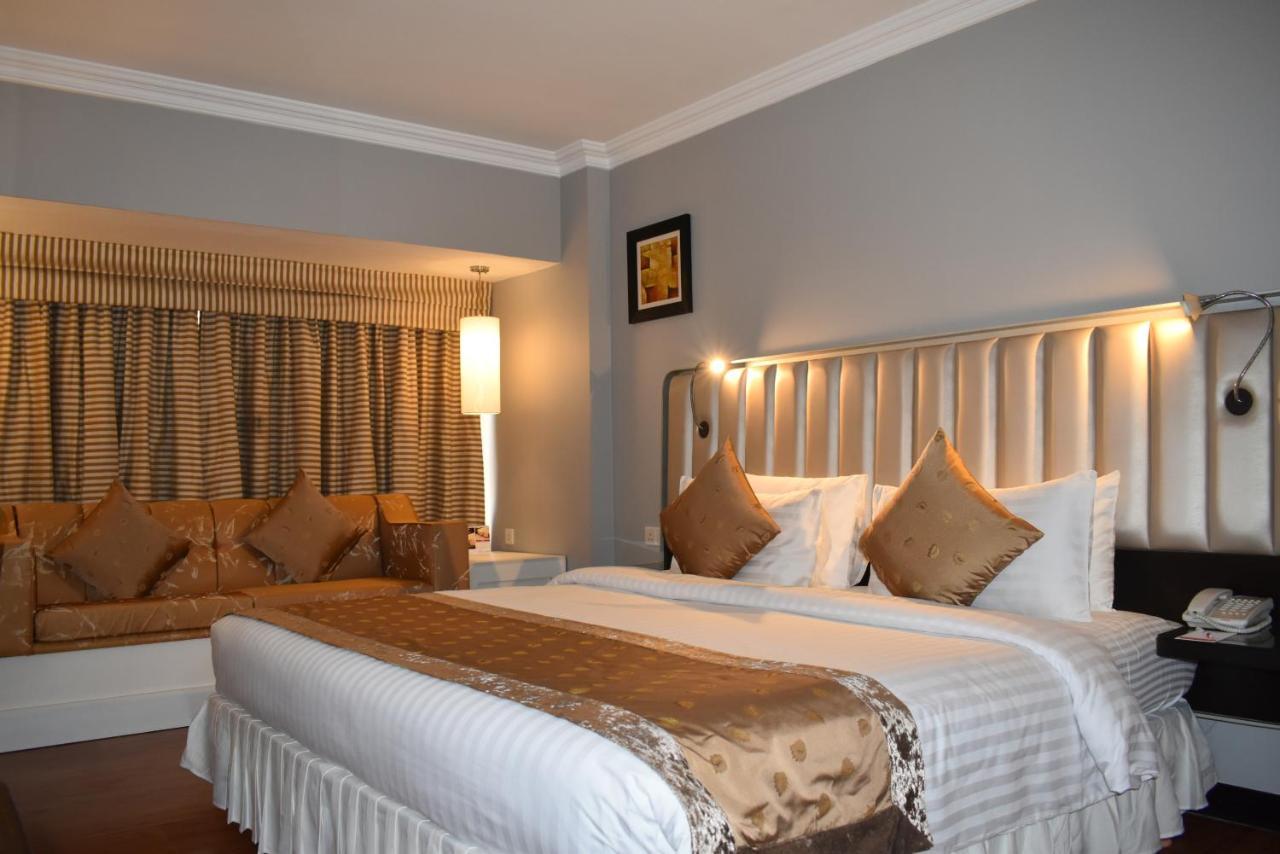 Ramada Plaza By Wyndham Karachi Airport Hotel Ngoại thất bức ảnh A bedroom at the hotel