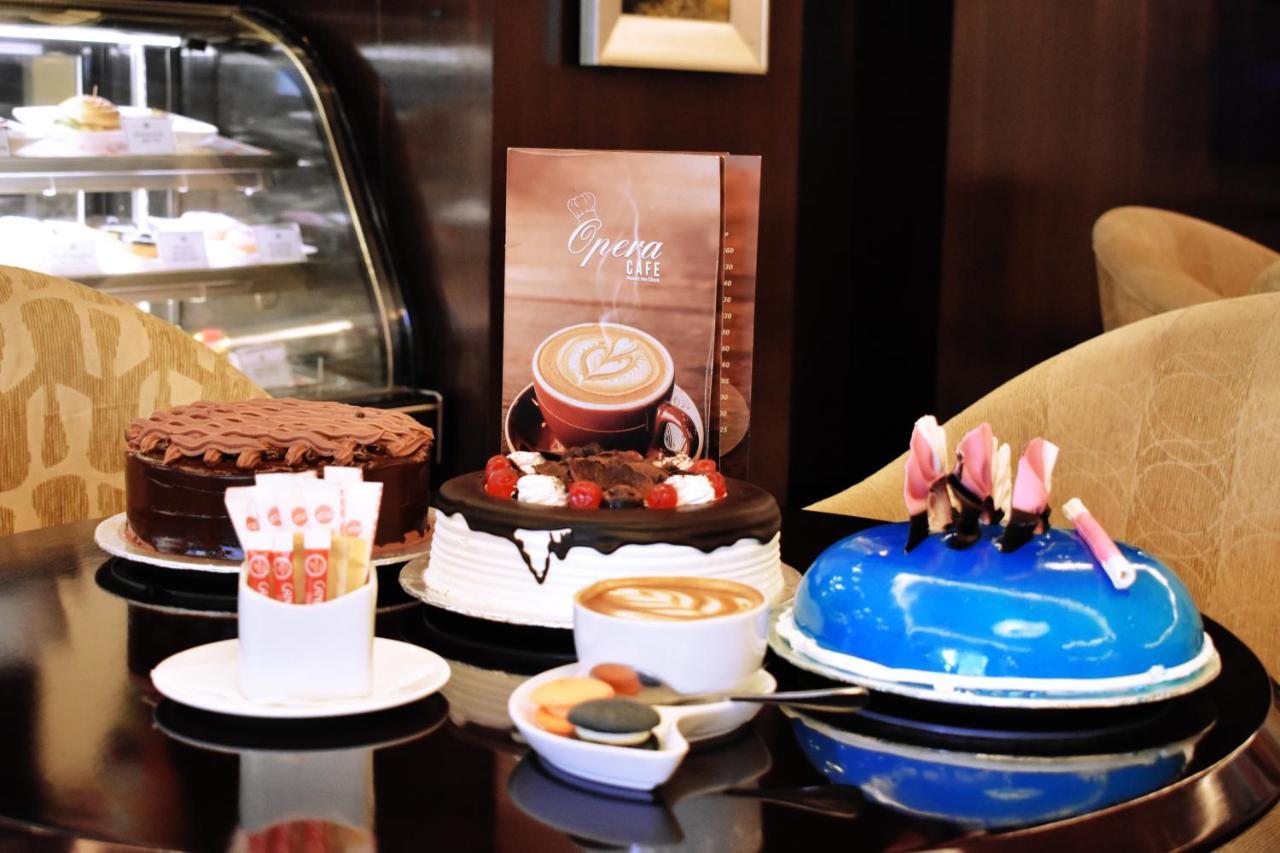 Ramada Plaza By Wyndham Karachi Airport Hotel Ngoại thất bức ảnh A selection of cakes and coffee