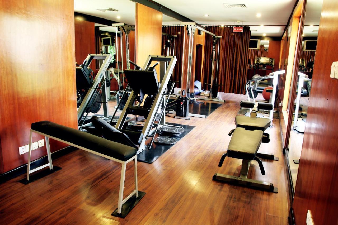 Ramada Plaza By Wyndham Karachi Airport Hotel Ngoại thất bức ảnh The gym at the Taj Mahal Palace