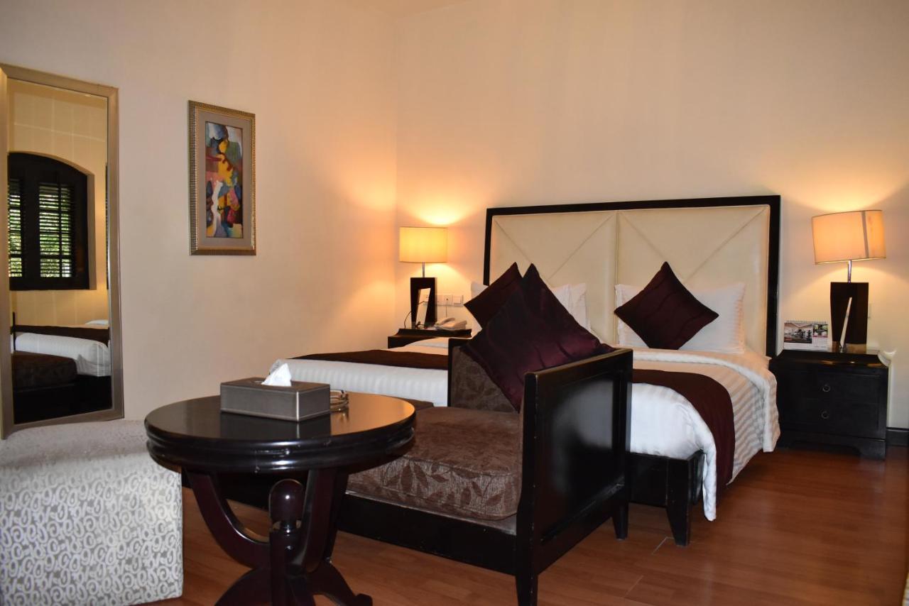 Ramada Plaza By Wyndham Karachi Airport Hotel Ngoại thất bức ảnh A bedroom at the hotel