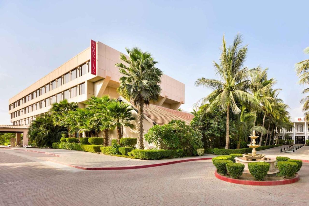 Ramada Plaza By Wyndham Karachi Airport Hotel Ngoại thất bức ảnh The hotel in 2012