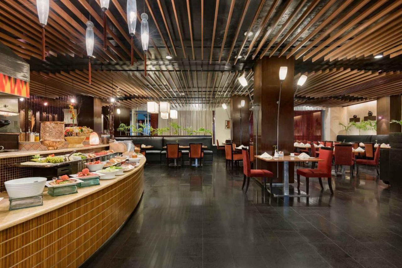 Ramada Plaza By Wyndham Karachi Airport Hotel Ngoại thất bức ảnh The restaurant